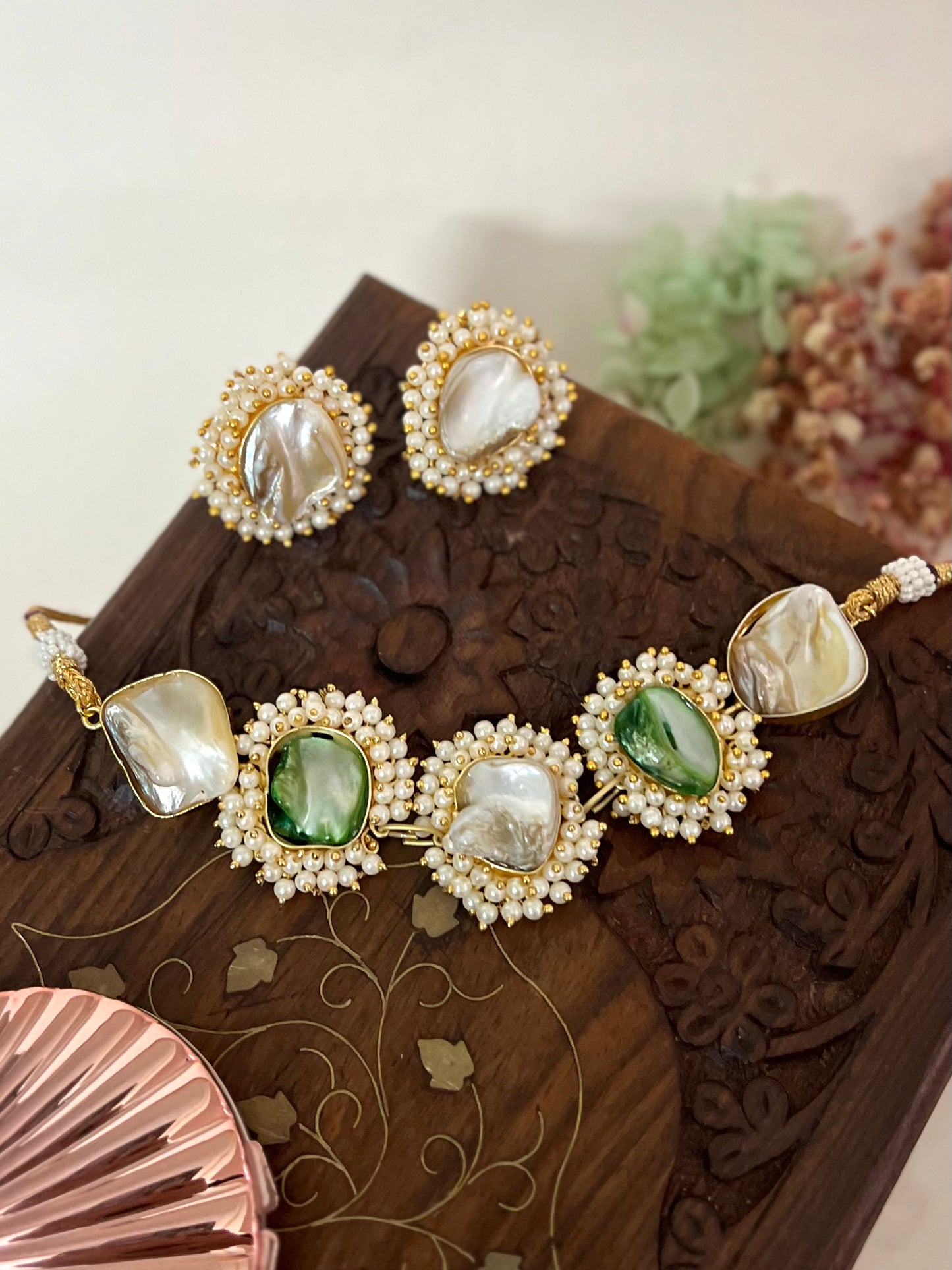 TRENDY MOTHER OF PEARL MULTICOLOR CHOKER DB-GP1600Z2