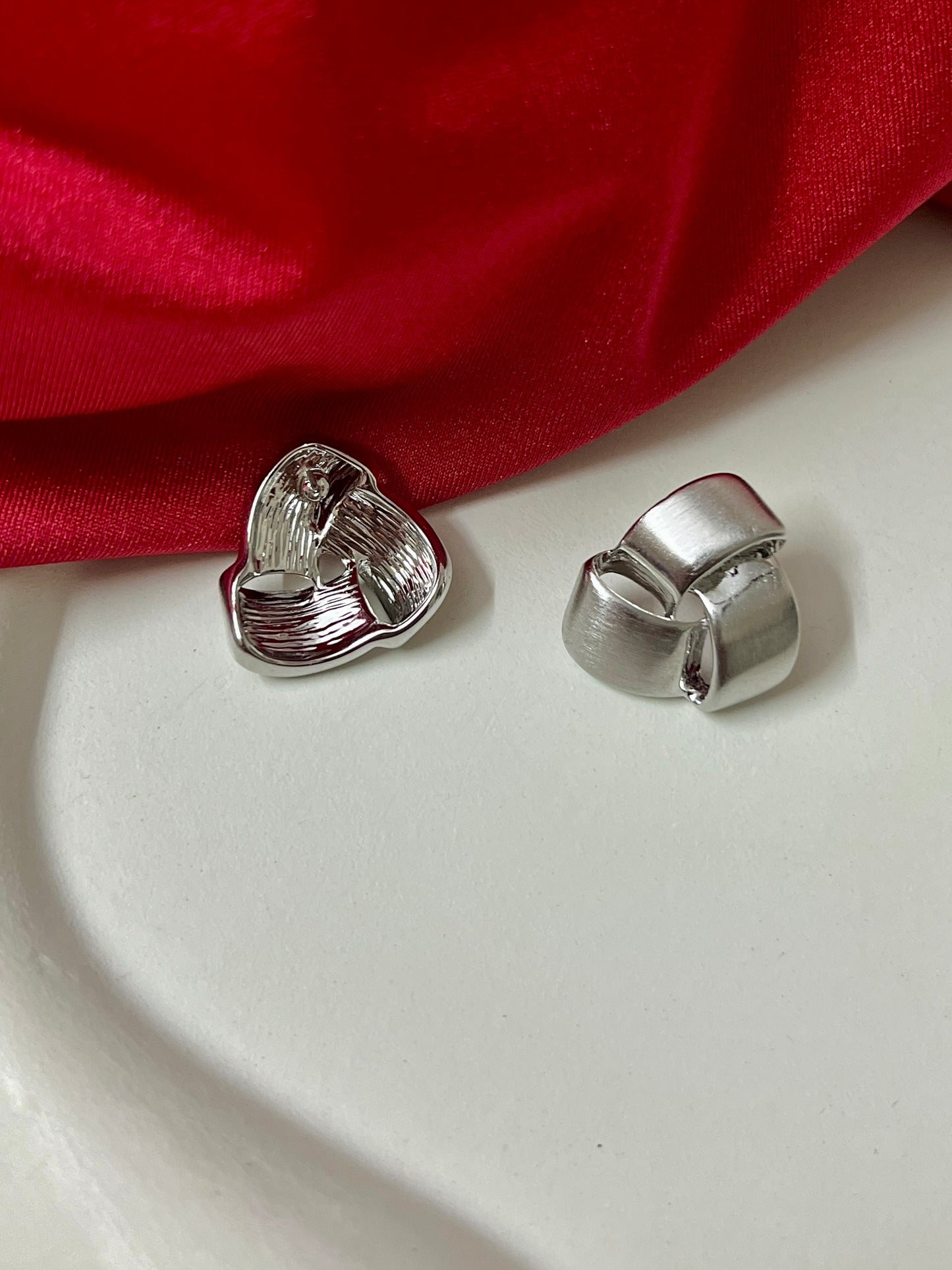 TRIANGLE SILVER STUDS DB-SR0750ZR