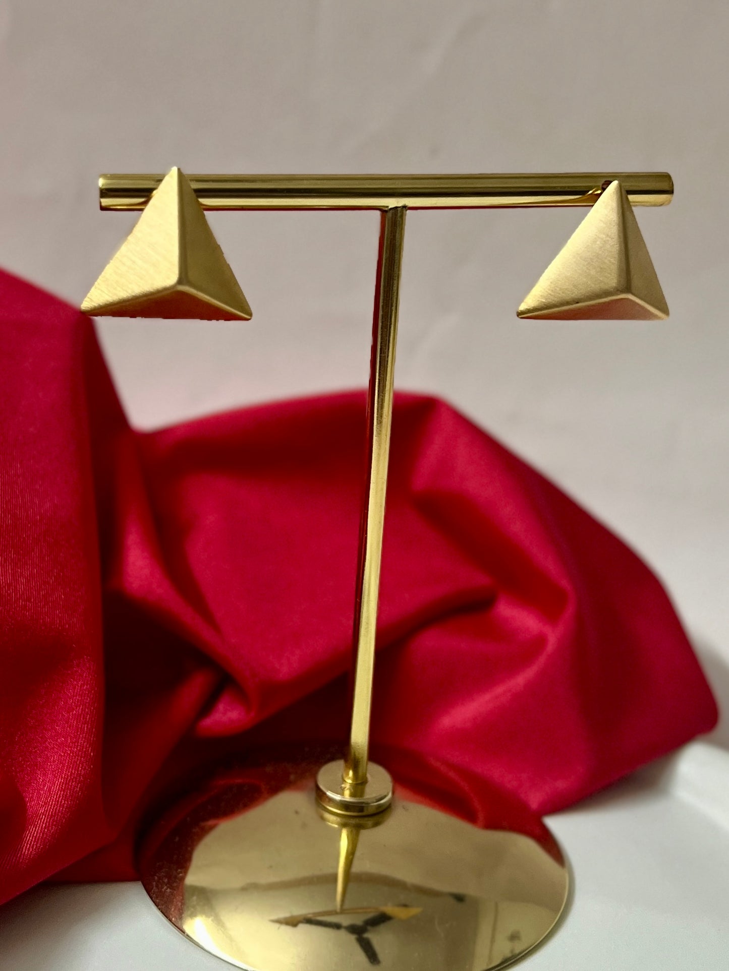 TRIANGULAR GOLDEN STUD EARRINGS DB-GP0750ZR