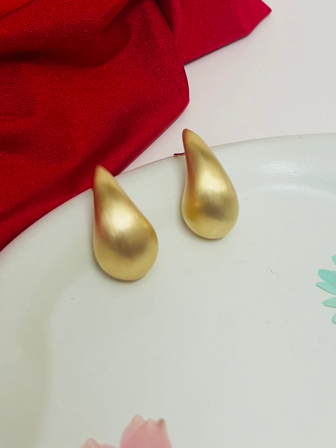 TEARDROP GOLDEN STUDS DB-GP0750ZR