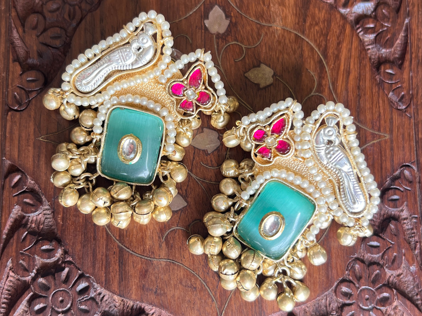 Navya Pachi kundan Big Studs DB-GP12502Z2