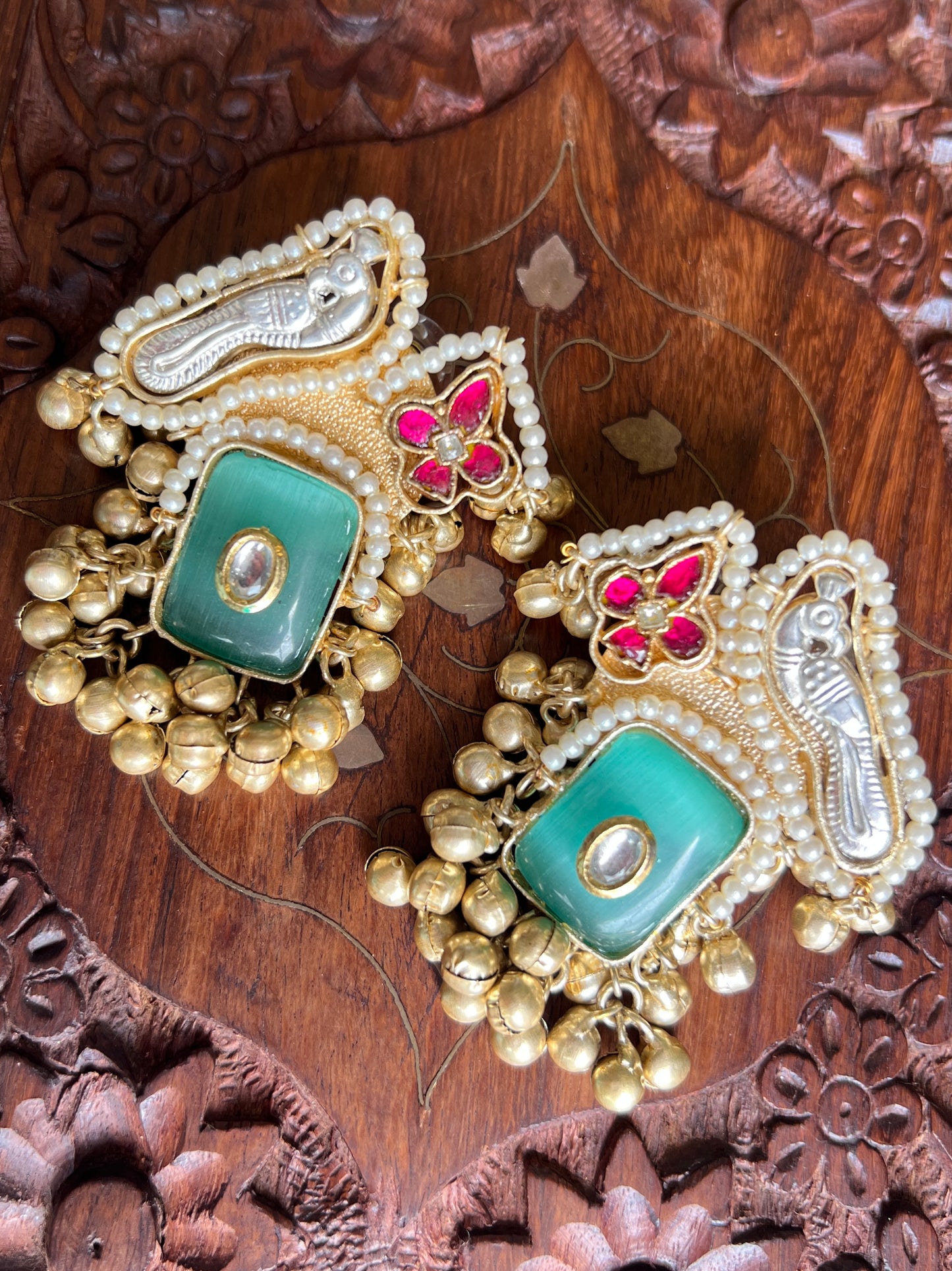 Navya Pachi kundan Big Studs DB-GP12502Z2