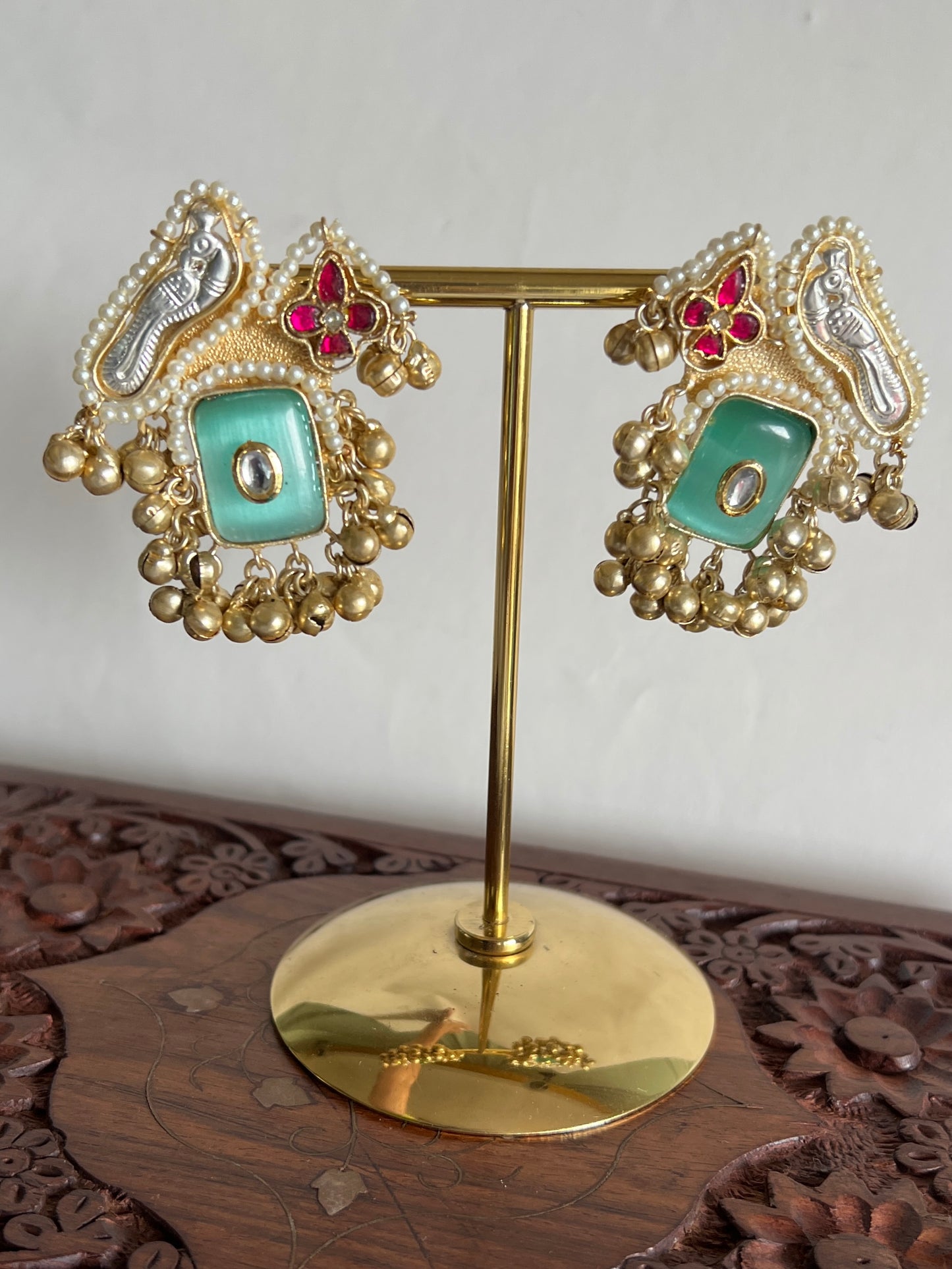 Navya Pachi kundan Big Studs DB-GP12502Z2
