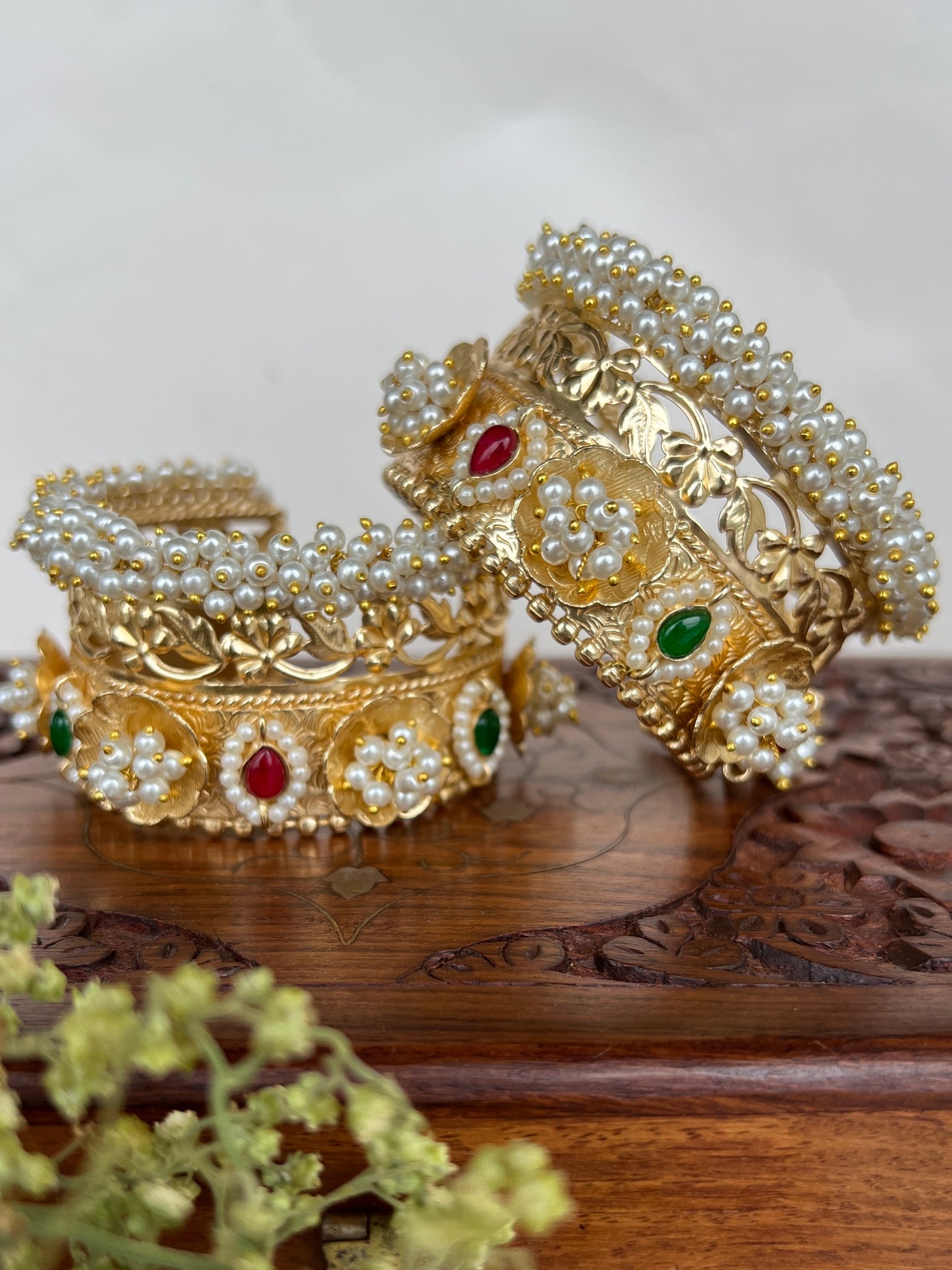 Vaidehi Gold Plated Kundan Kada DB-GP11250Z2