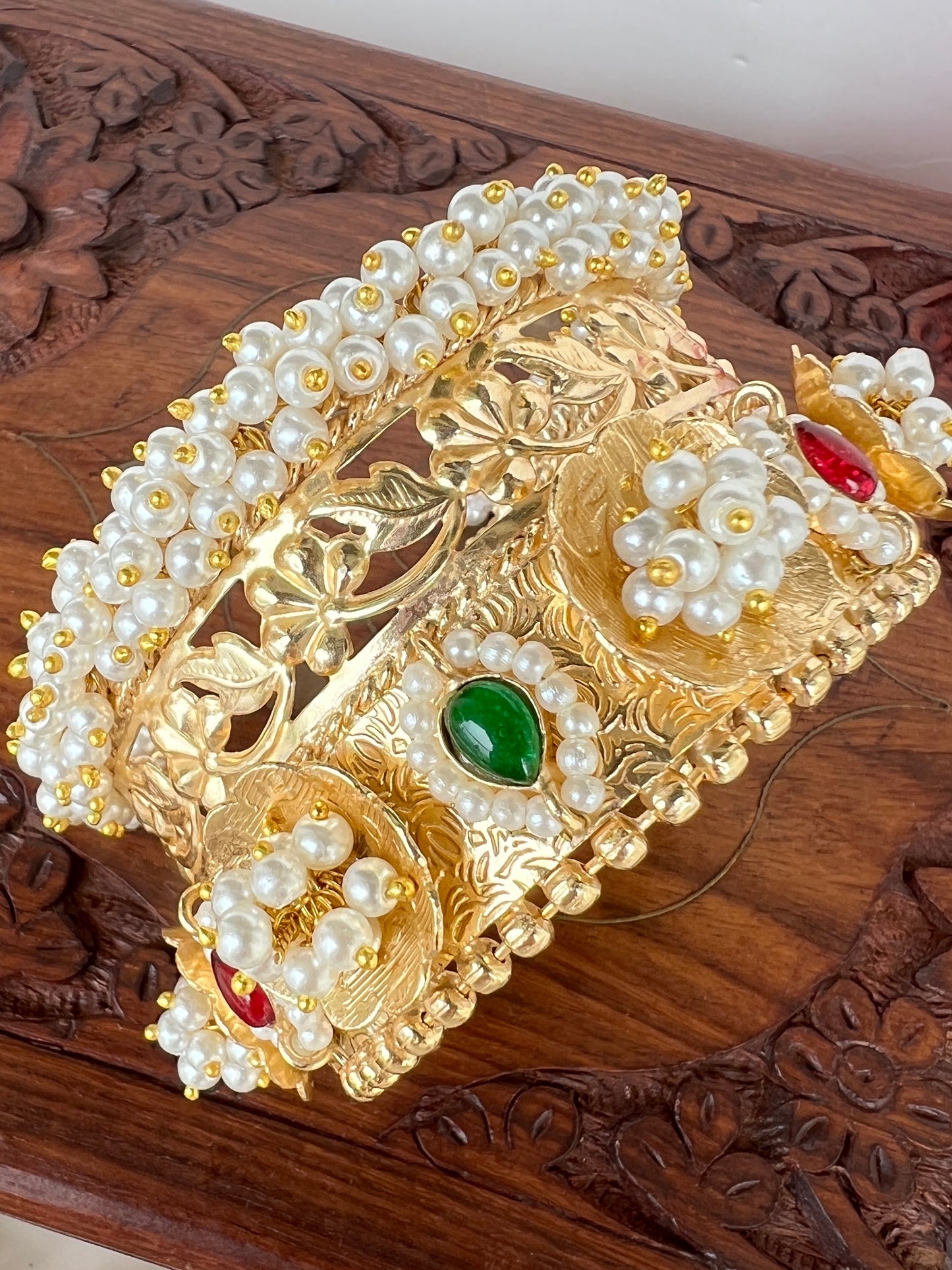 Vaidehi Gold Plated Kundan Kada DB-GP11250Z2
