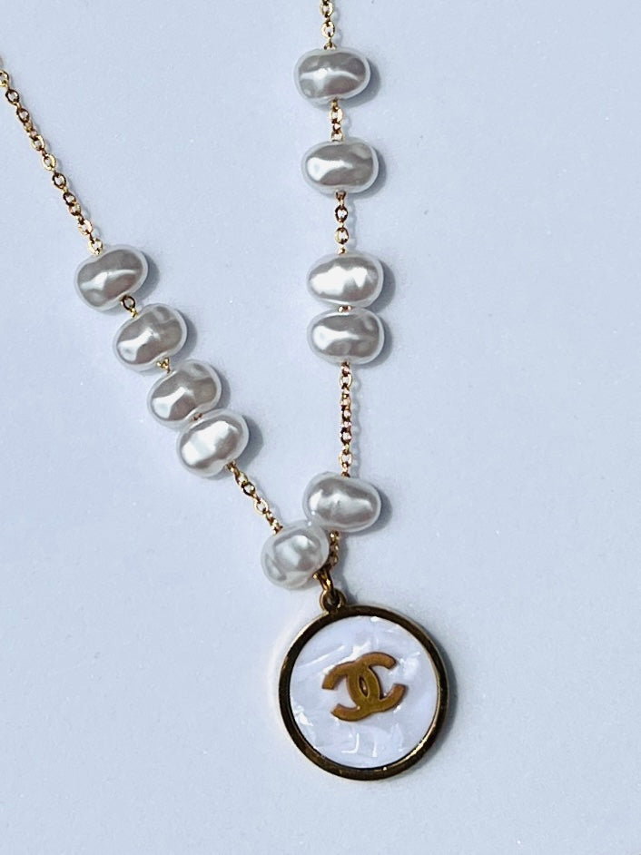 Lisaa Pearl Pendant Necklace
