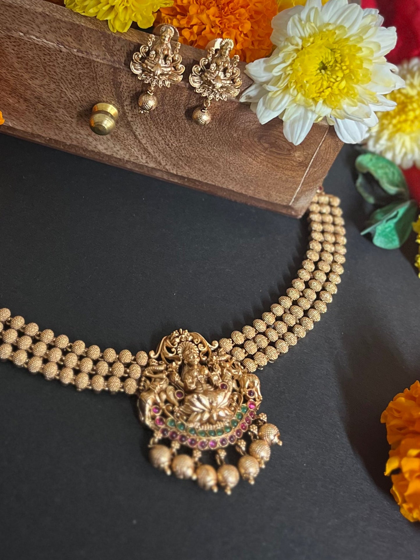 Gold Plated Laxmi Temple Jewellery Set DB-GN12308Z6