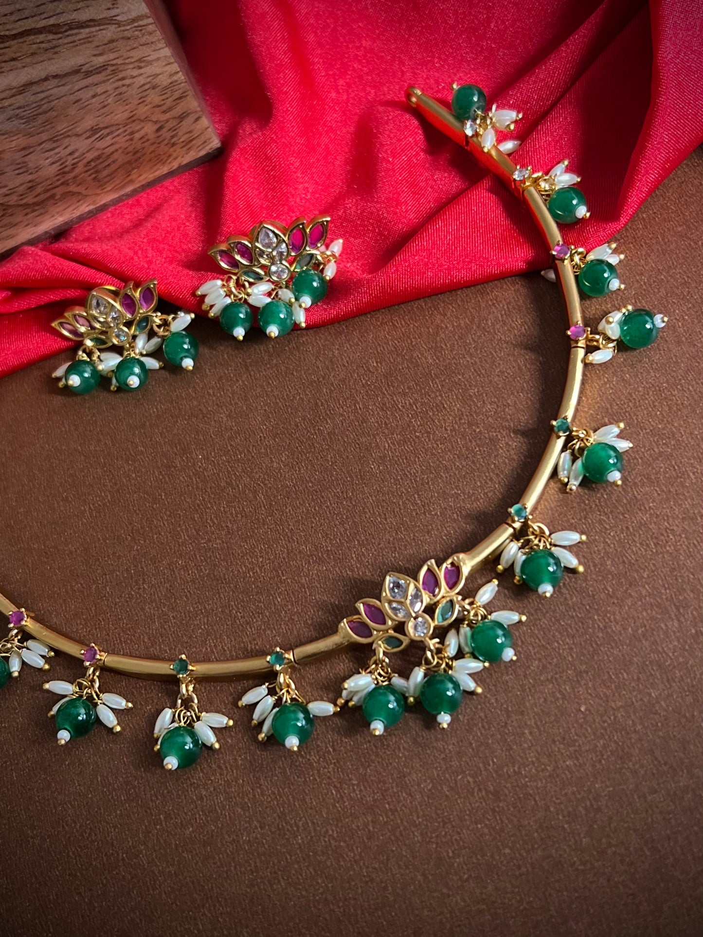 Hasli pattern Floral Choker Necklace set DB-GP1930Z10