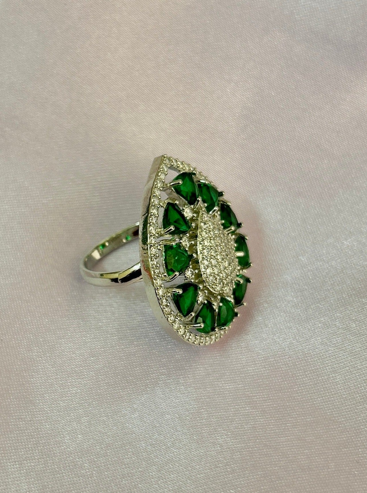 EMERALD GREEN PARTY WEAR AD RING DB-AD15600Z2