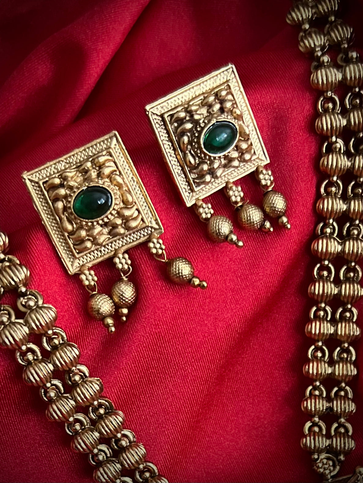 Antique Gold-Plated Studded Short Temple Jewellery Set DB-GP11160ZL2
