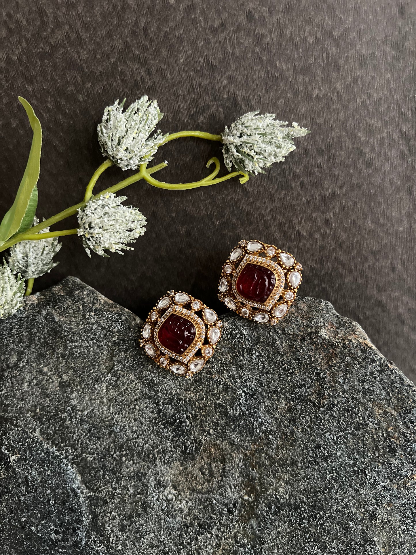 SEMI PRECIOUS CARVING STONE KUNDAN STUD EARRINGS DB-GP11760Z2