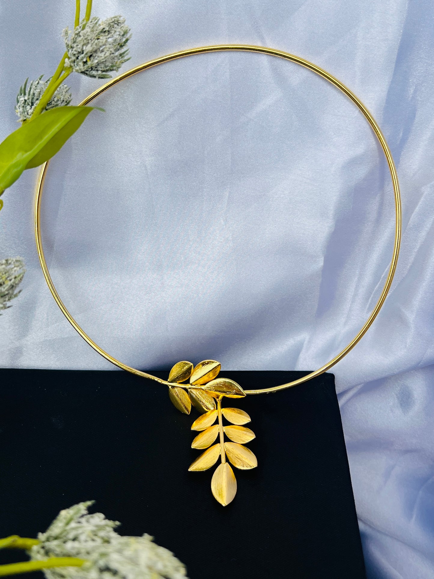 Trendy Leafy Golden Cuff Necklace DB-GP1600Z2