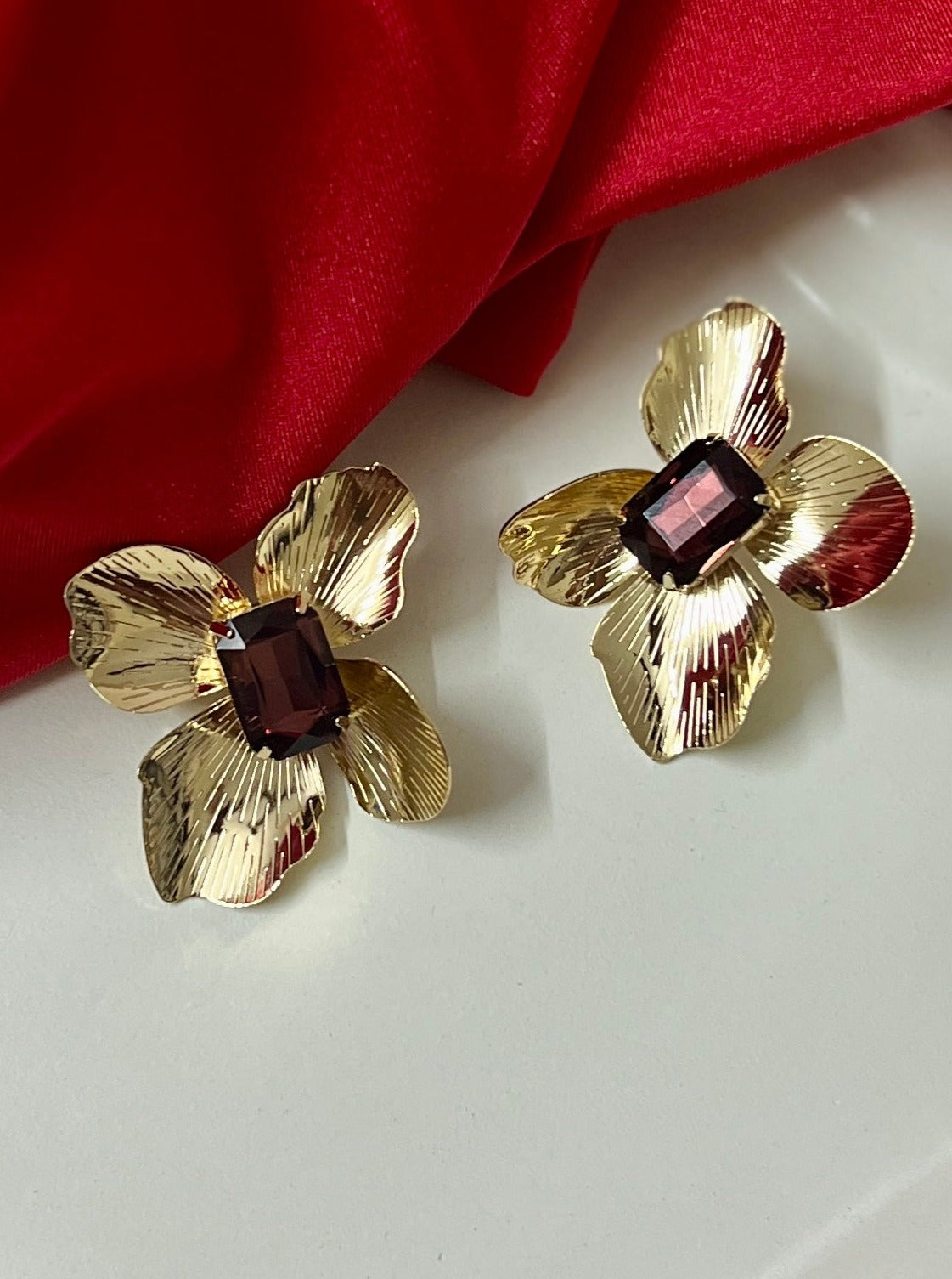 RUHI FLOWER PATTERN STUDS DB-GP19002Z