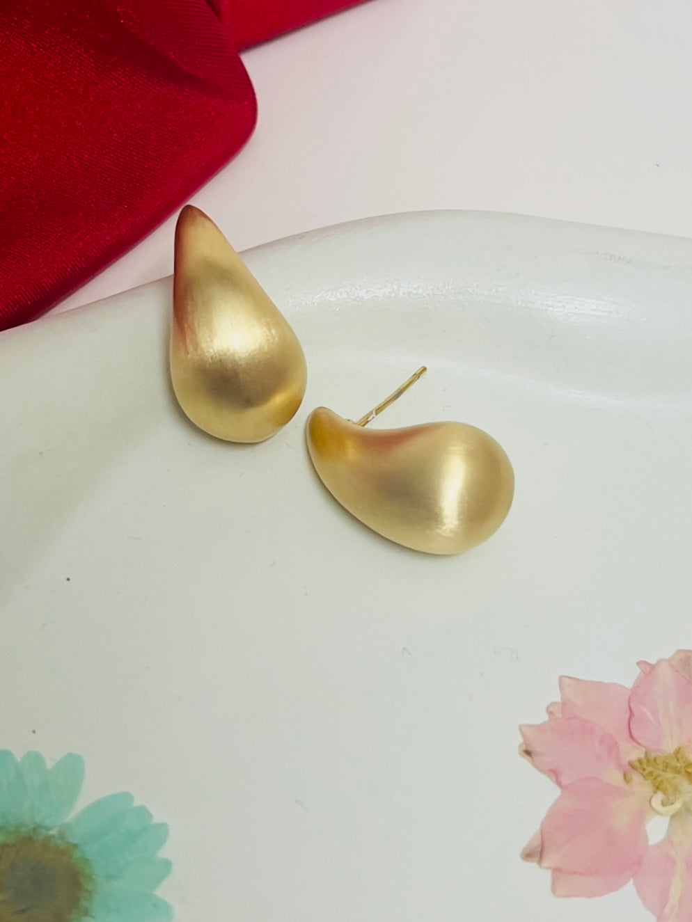 TEARDROP GOLDEN STUDS DB-GP0750ZR