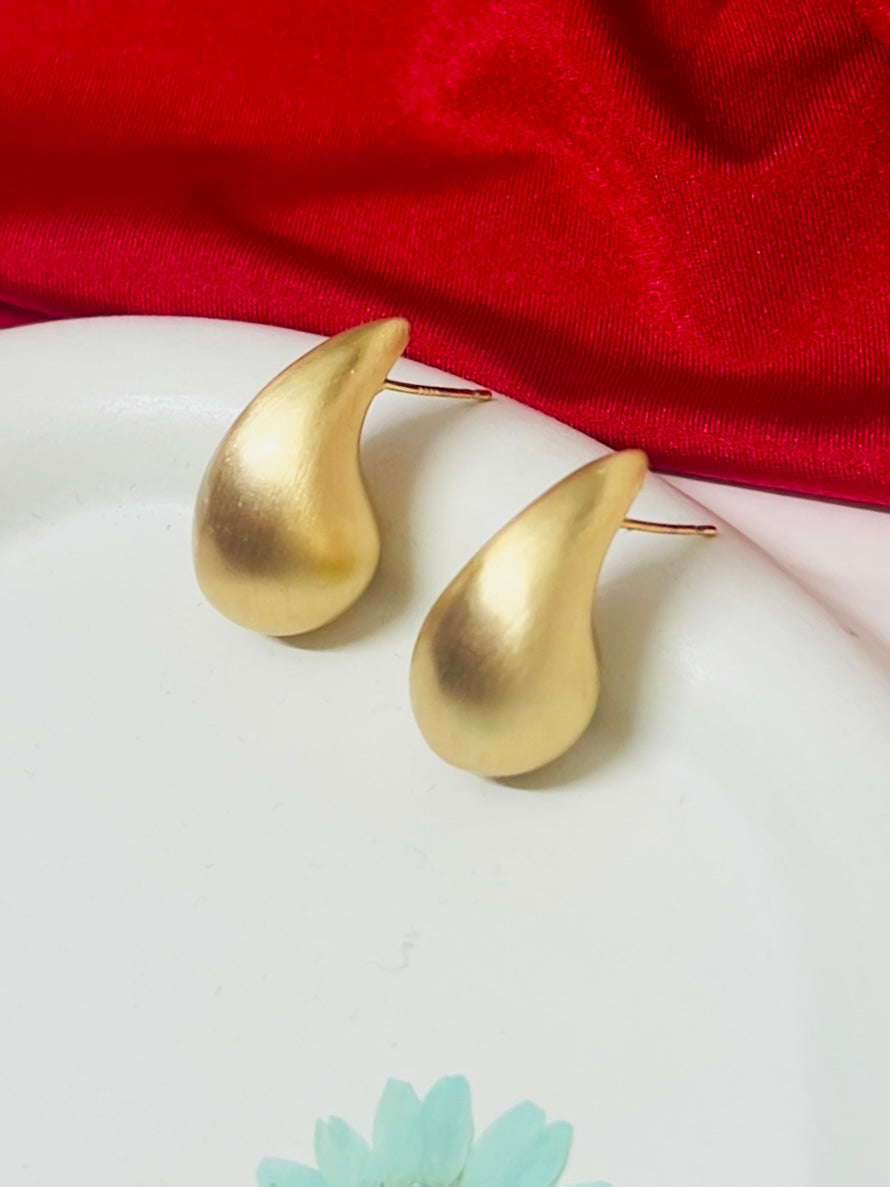 TEARDROP GOLDEN STUDS DB-GP0750ZR