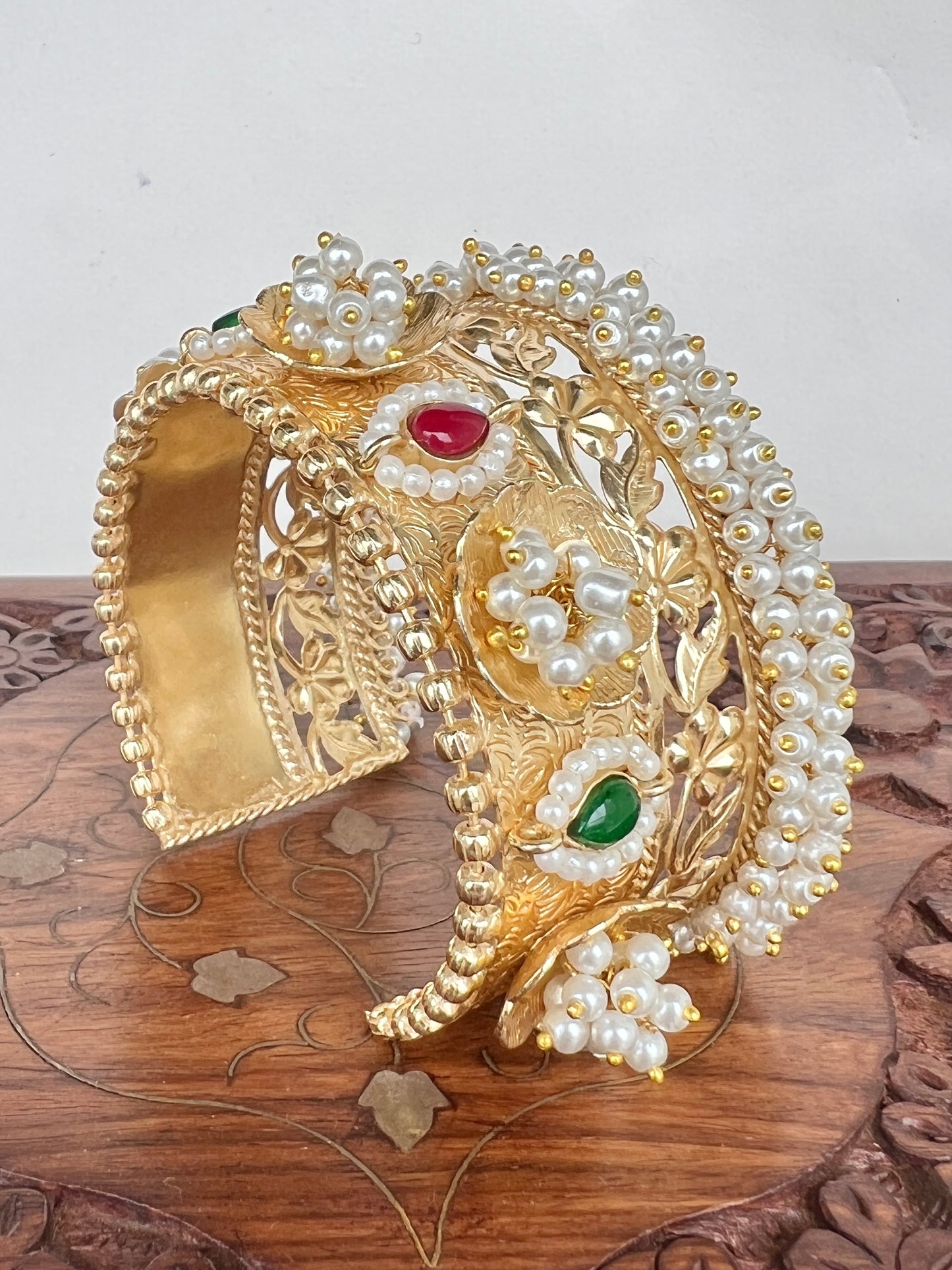 Vaidehi Gold Plated Kundan Kada DB-GP11250Z2