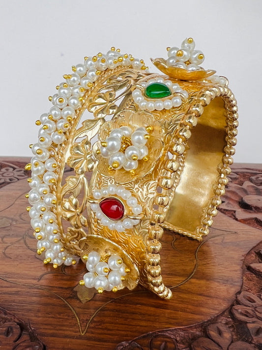Vaidehi Gold Plated Kundan Kada DB-GP11250Z2