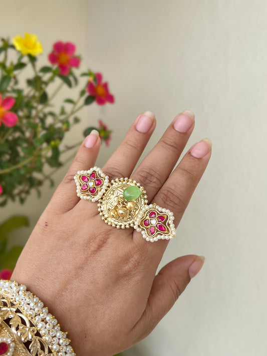 Advika Kundan Golden Ring DB-GP1740Z2