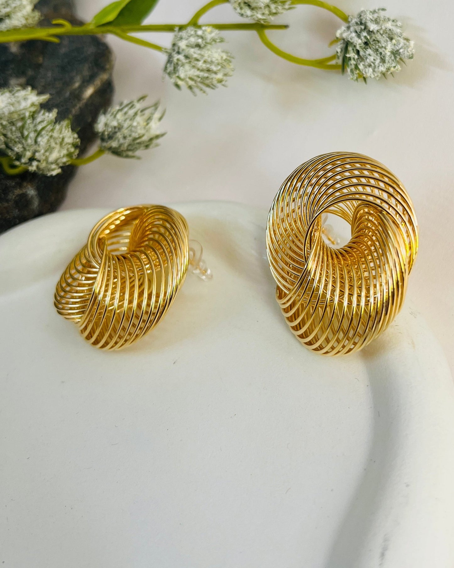 CRISS CROSS OVERSIZED GOLD EARRINGS DB-GP1800Z2