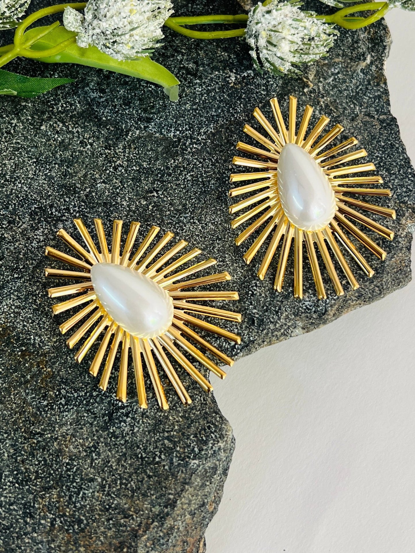 PEARL OF SUNSHINE GOLDEN STATEMENT EARRINGS DB-GP18002Z