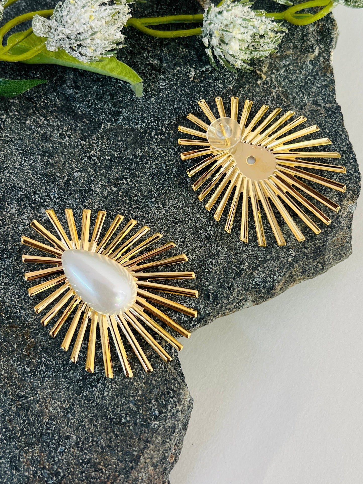 PEARL OF SUNSHINE GOLDEN STATEMENT EARRINGS DB-GP18002Z