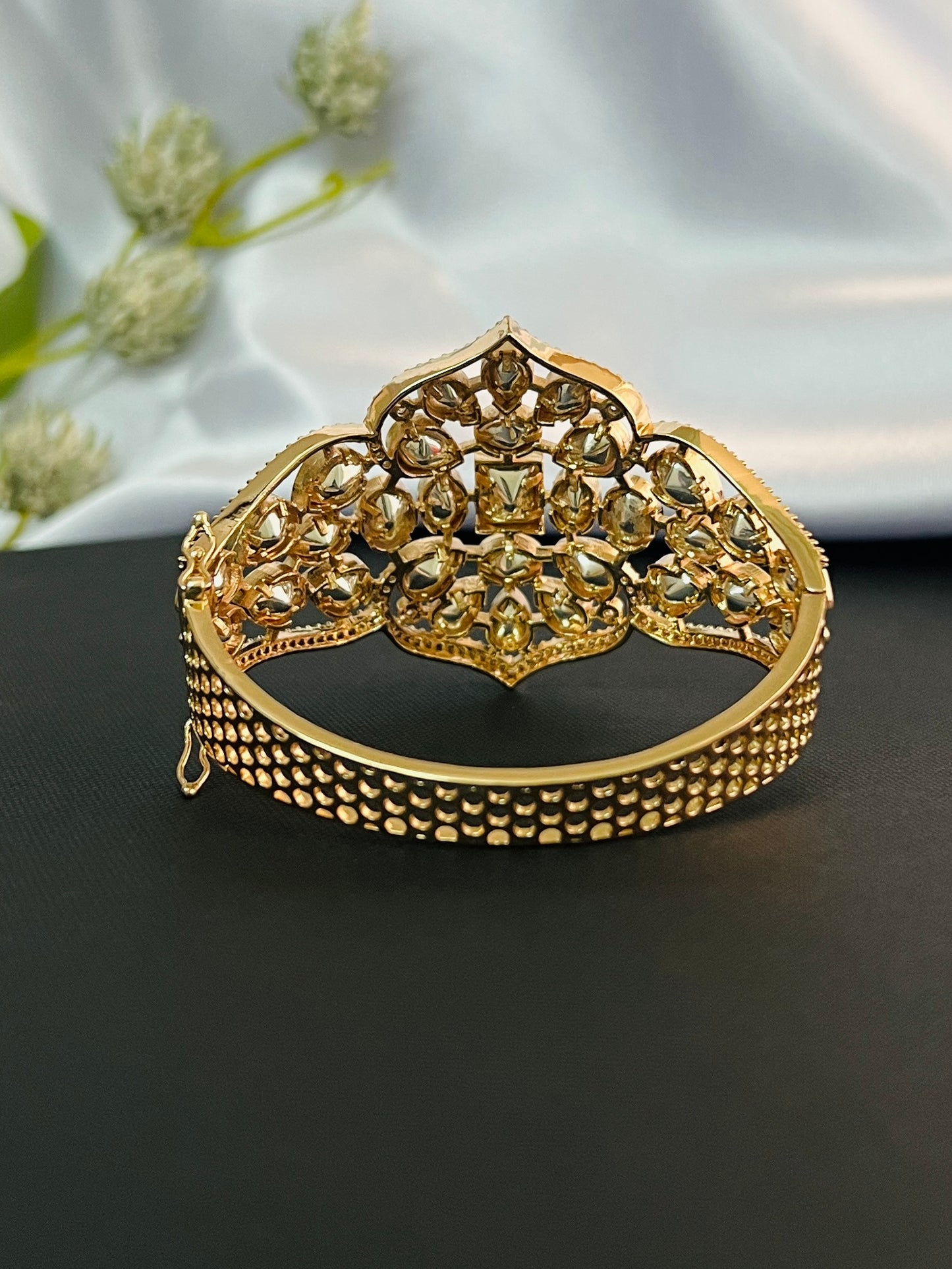 KUNDAN MOTIFS GOLDEN BRACELET DB-GP11600Z2