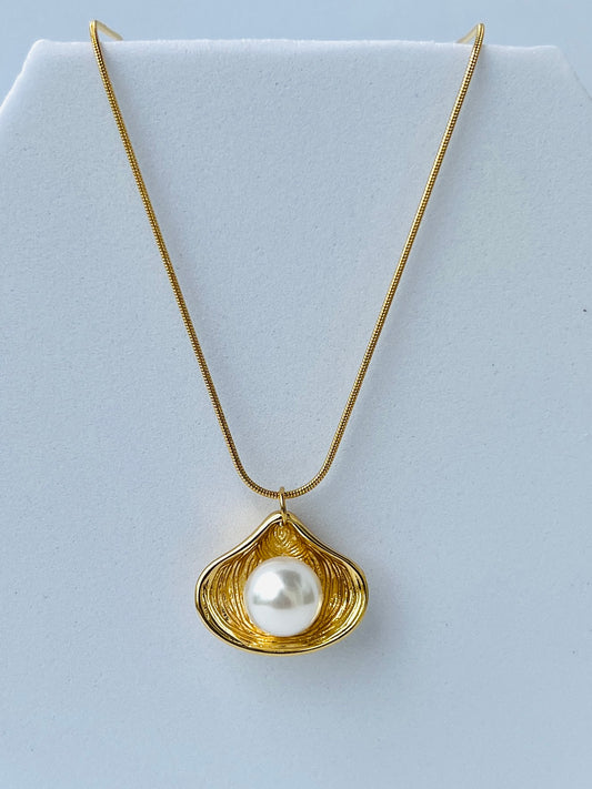 Pearl In the Shell Necklace
