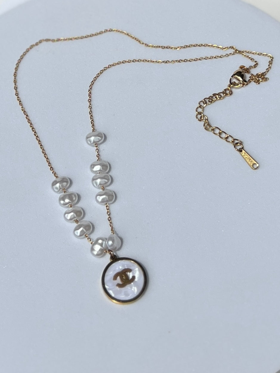 Lisaa Pearl Pendant Necklace