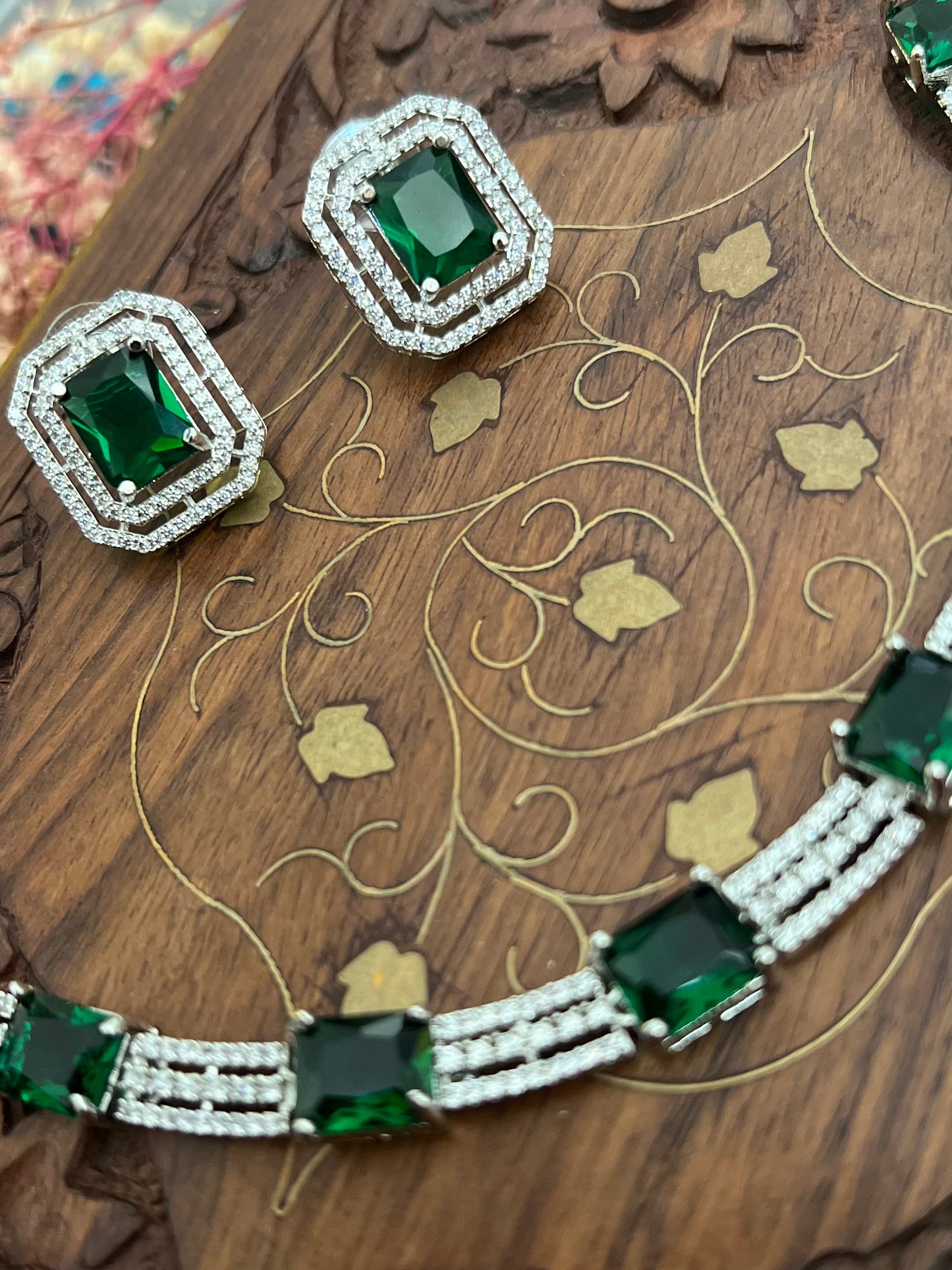 Sakhi Square Line Zircon Green Necklace DB-AD11463Z3