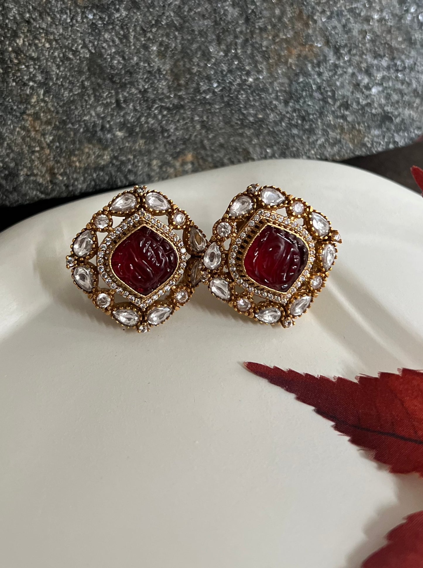 SEMI PRECIOUS CARVING STONE KUNDAN STUD EARRINGS DB-GP11760Z2